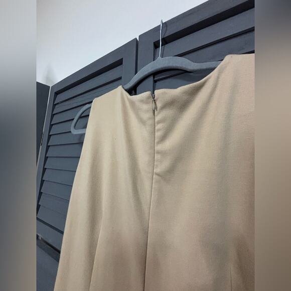 Calvin Klein Sleeveless Tan Pleated Dress with White Stripes at Hem Line Size 6 - Picture 5 of 5